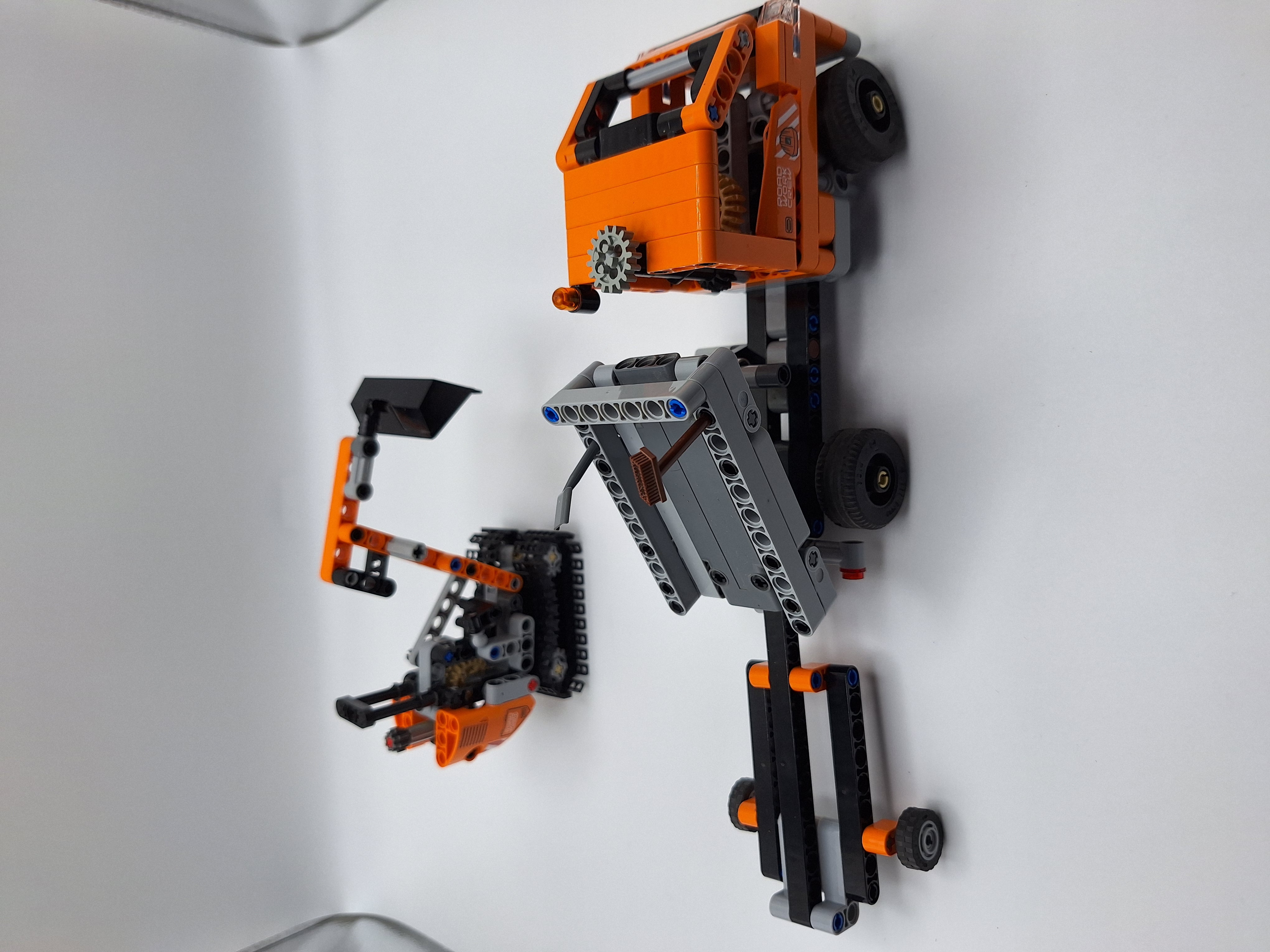 LEGO® Technic Straßenbau-Fahrzeuge #42060 